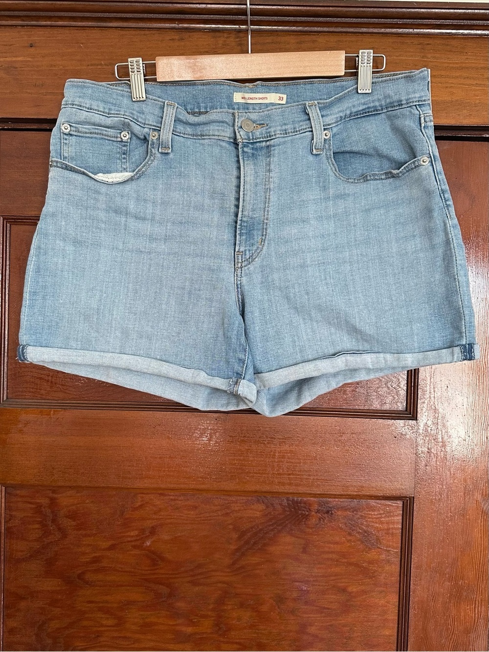 Levi’s Mid Length Demin Shorts Size 33 Light Wash Rolled Hems